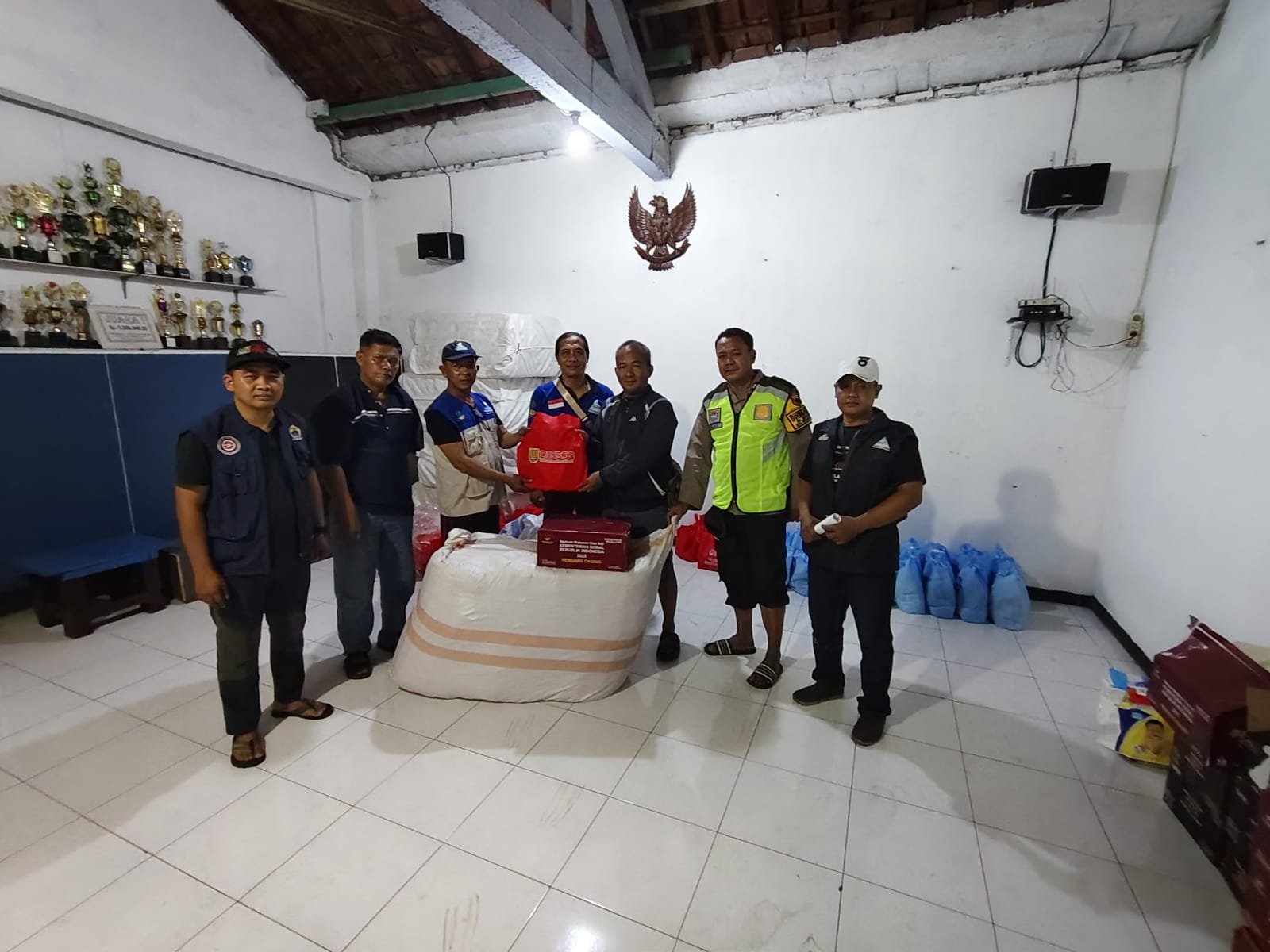 Pemkot Semarang Salurkan Bantuan Sosial untuk Korban Banjir di Tugu dan Ngaliyan
