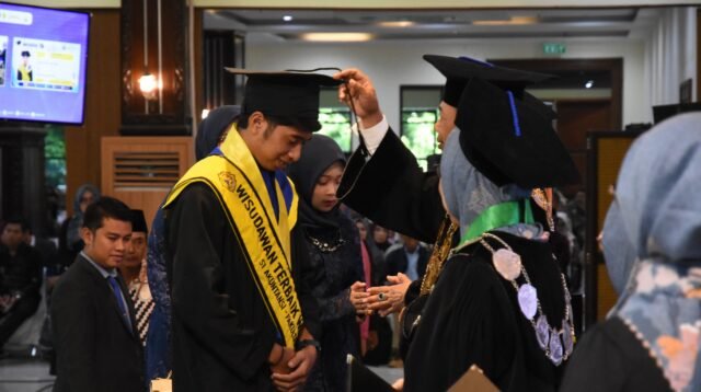 Wisuda ke-76, USM Lepas 1.267 Lulusan dan Tekankan Pentingnya Adaptasi di Era AI