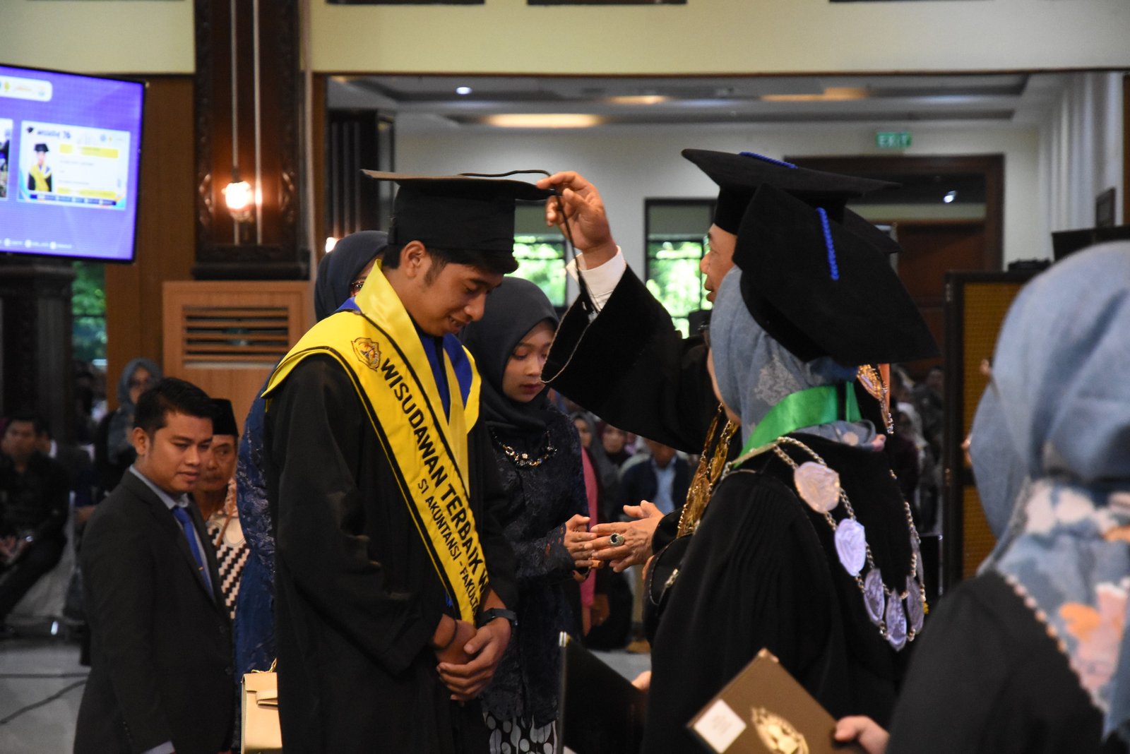 Wisuda ke-76, USM Lepas 1.267 Lulusan dan Tekankan Pentingnya Adaptasi di Era AI