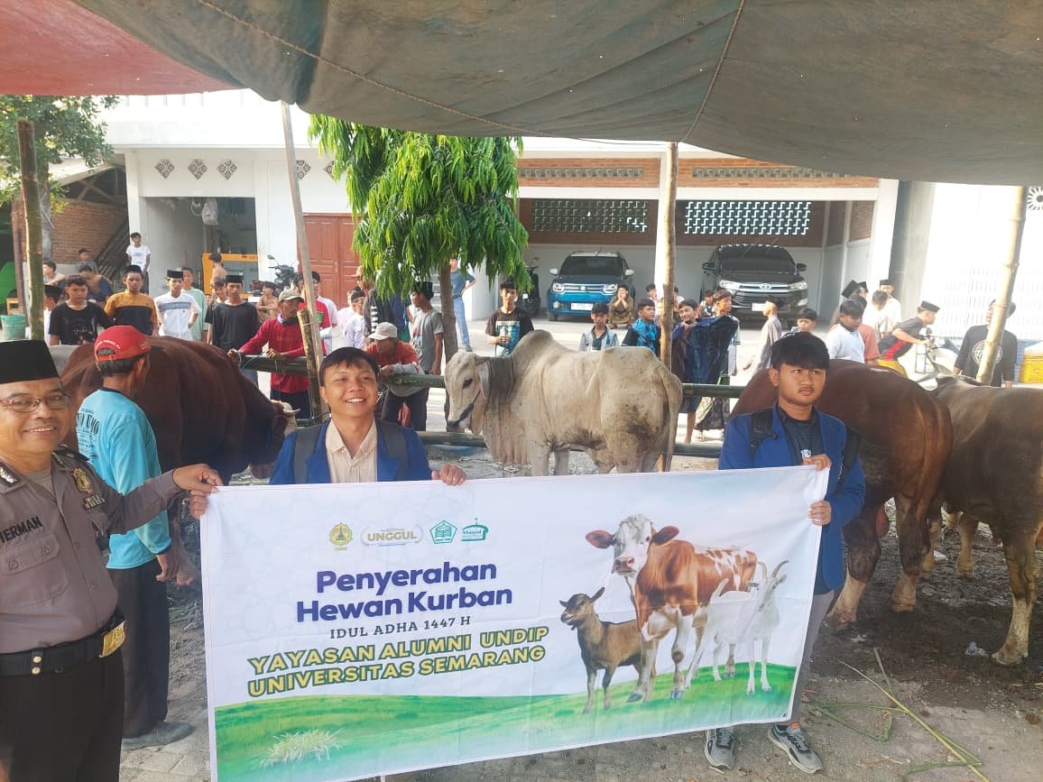 USM Salurkan Hewan Kurban untuk Warga Terdampak Rob dan Pesantren di Demak-Rembang
