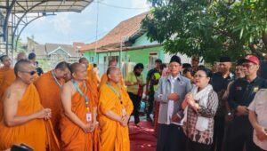 Sambut Biksu Thudong di Masjid Al Falah, Agustina Tegaskan Semangat Semarang Damai dan Toleran