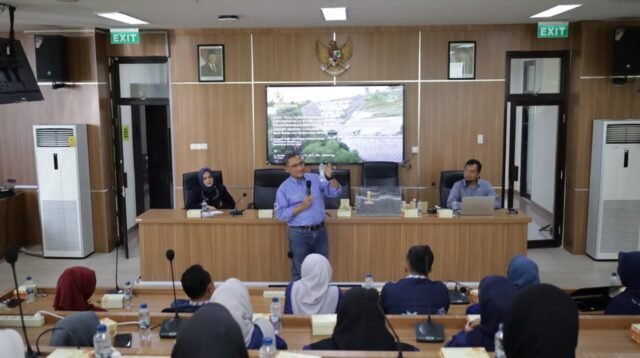 Kuliah Umum Geoteknik USM Soroti Solusi Tanah Lunak dan Longsor di Semarang