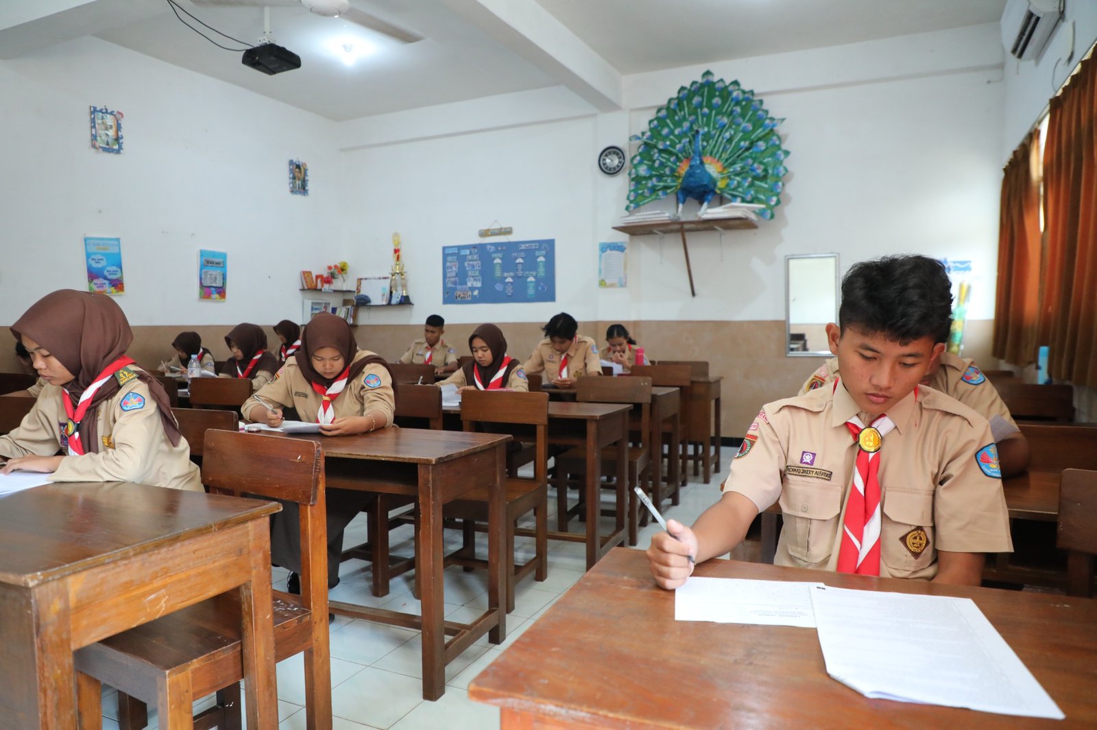 Kata Siswa Kurang Mampu Semarang di Sekolah Kemitraan Jateng: Dulu Takut Putus Sekolah, Kini Bisa Kejar Cita-cita