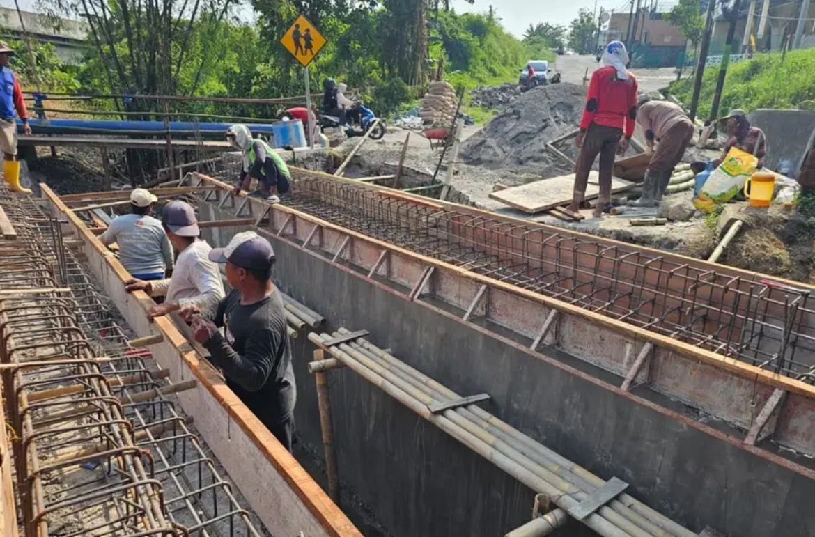 Pembangunan Ulang Jembatan Honggowongso Hampir Tuntas, DPU Bidik Selesai 19 Juni