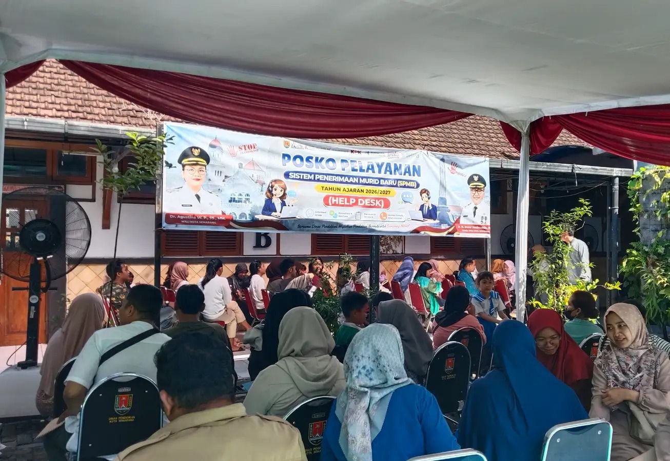 SPMB 2026 Semarang Dimulai, Ketidaksesuaian Data Bikin Orang Tua Datangi Posko Disdik