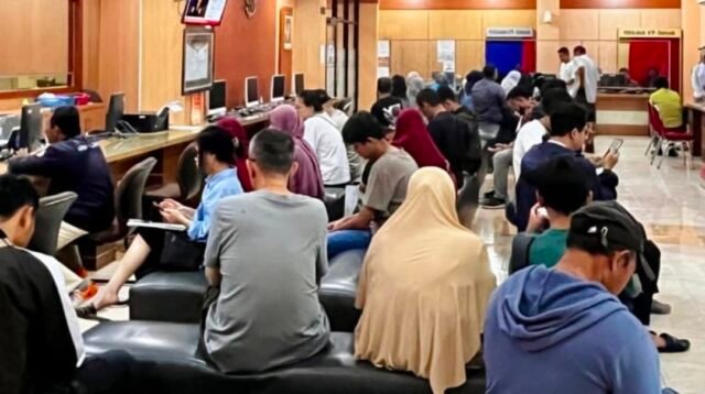 Ilustrasi Pelayanan Kependudukan di Kantor Disdukcapil Kota Semarang