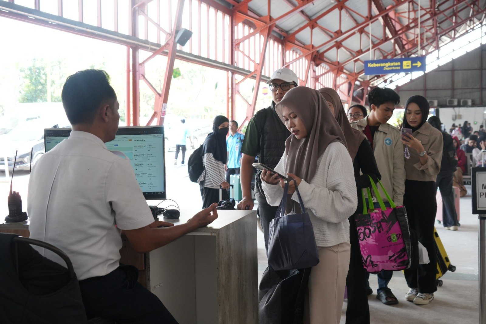 Libur Tahun Baru Islam, Hampir 200 Ribu Penumpang Padati Kereta di Wilayah Daop 4 Semarang Libur Tahun Baru Islam, Hampir 200 Ribu Penumpang Padati Kereta di Wilayah Daop 4 Semarang