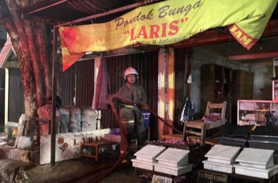 Toko Bunga di Randusari Semarang Terbakar, Diduga Dipicu Korsleting Listrik Toko Bunga di Randusari Semarang Terbakar, Diduga Dipicu Korsleting Listrik