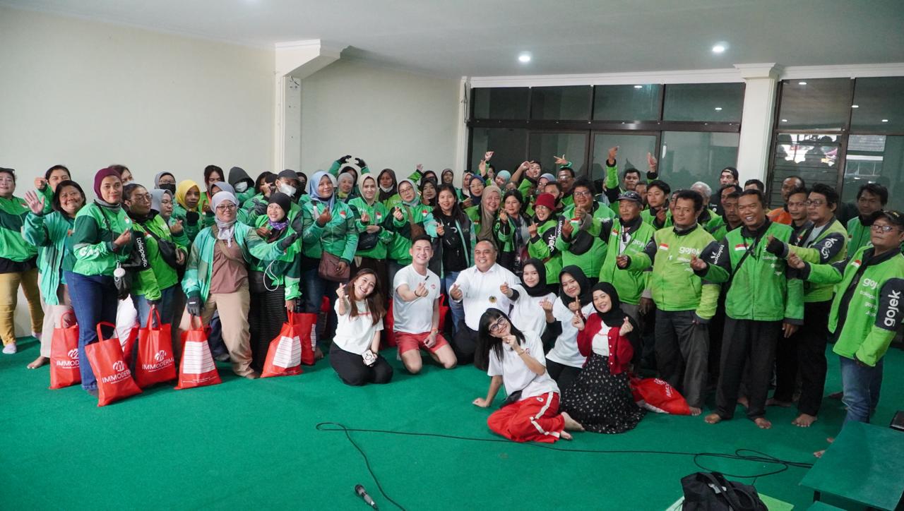 Peduli Sesama, Klinik Immoderma Salurkan 100 Sembako bagi Ojol Banyumanik Peduli Sesama, Klinik Immoderma Salurkan 100 Sembako bagi Ojol Banyumanik