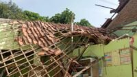 Atap Kelas MI An-Nur Semarang Ambruk, Renovasi Segera Dipercepat Atap Kelas MI An-Nur Semarang Ambruk, Renovasi Segera Dipercepat
