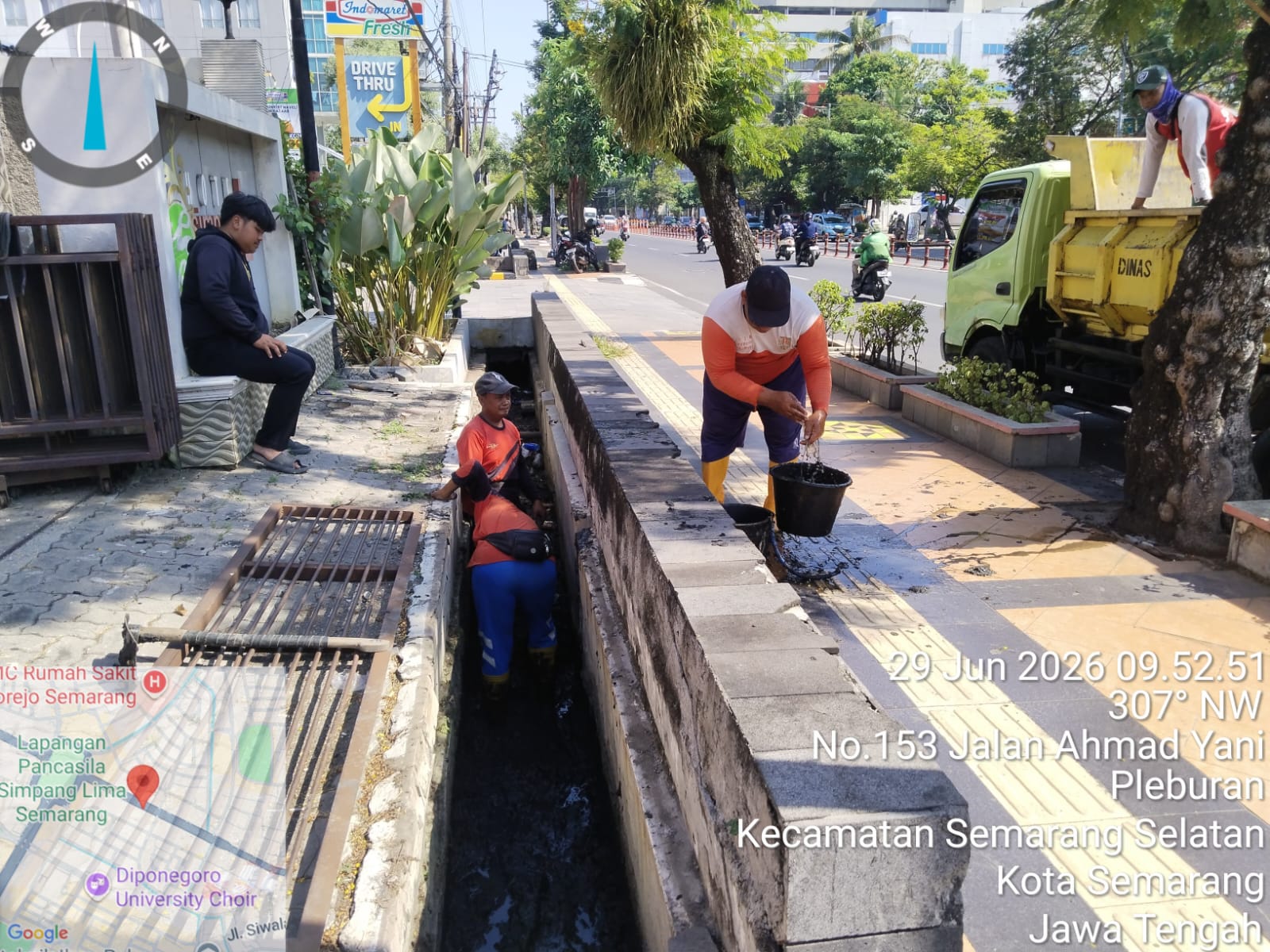 DPU Intensifkan Bersihkan Drainase Simpang Lima Cegah Genangan Air