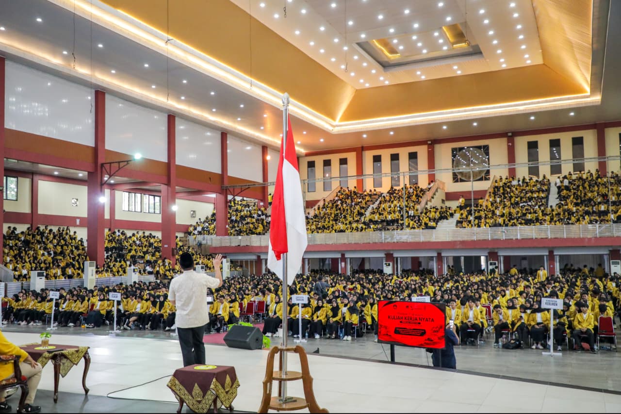 Gubernur Luthfi Gandeng 4.620 Mahasiswa Undip Sukseskan Kecamatan Berdaya Gubernur Luthfi Gandeng 4.620 Mahasiswa Undip Sukseskan Kecamatan Berdaya