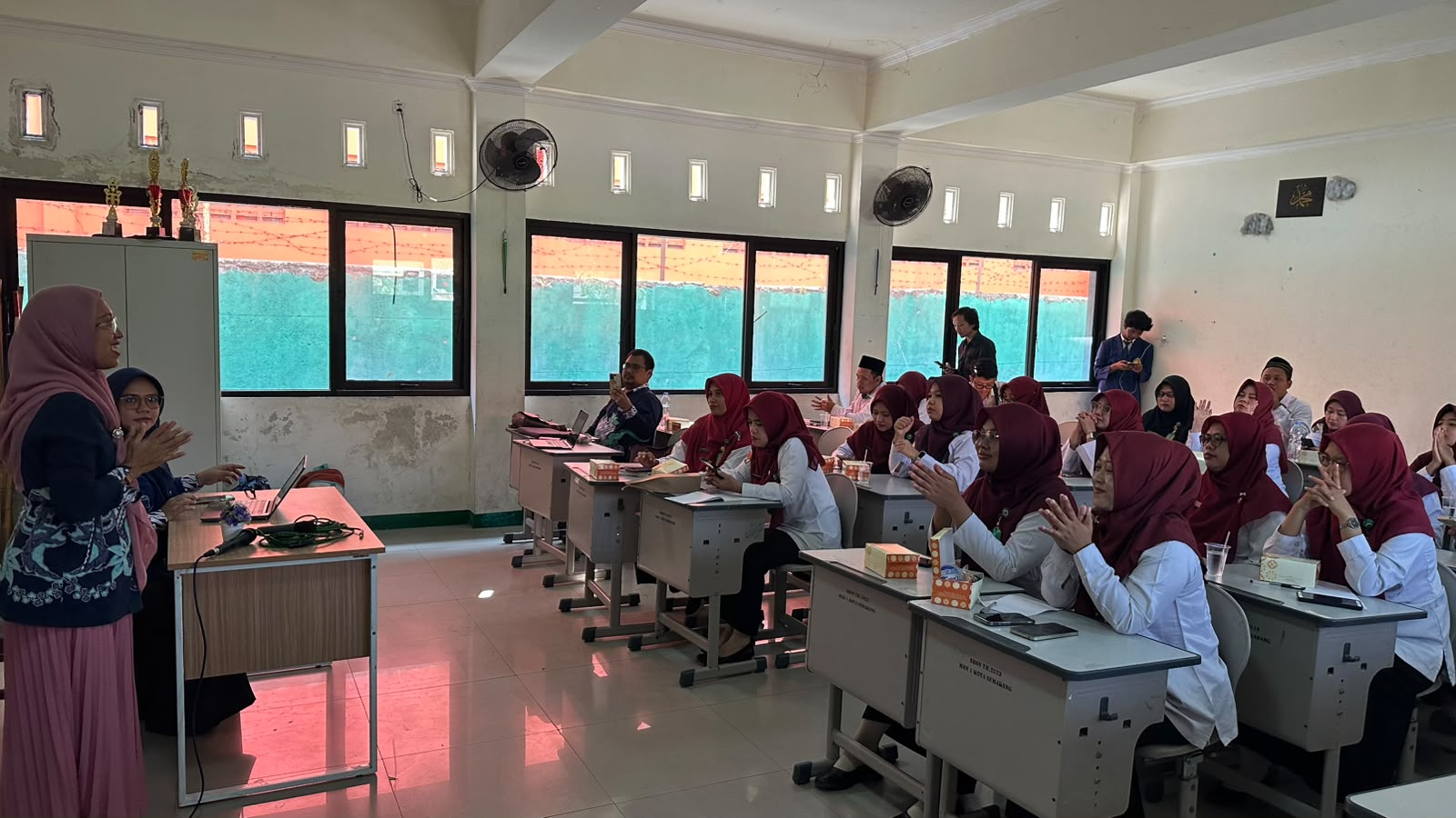 Dosen USM Latih Guru MAN 1 Semarang Cegah Child Grooming di Medsos