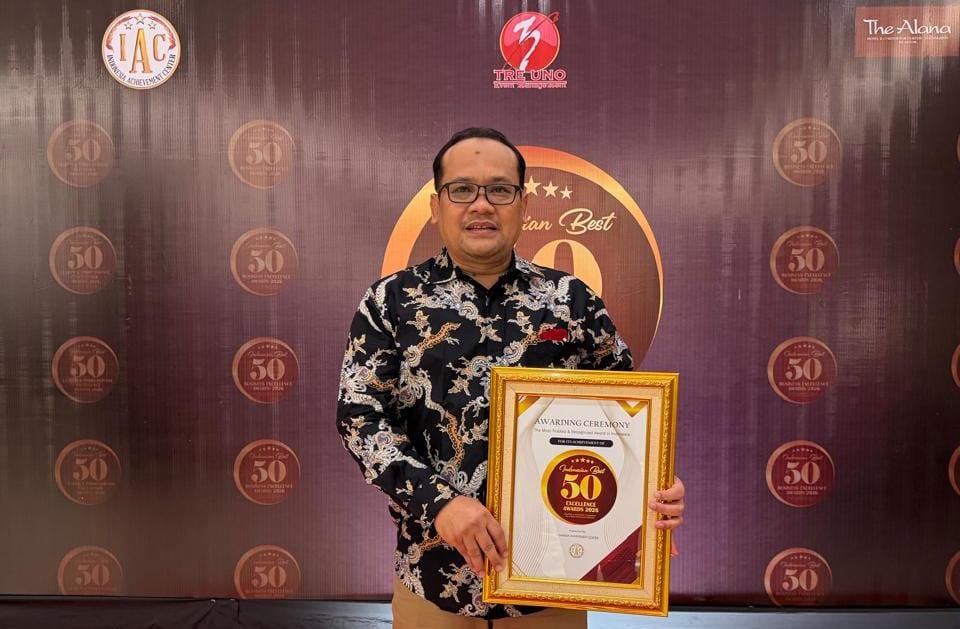Acara diwakili oleh wakil rektor 2 Acara diwakili oleh wakil rektor 2