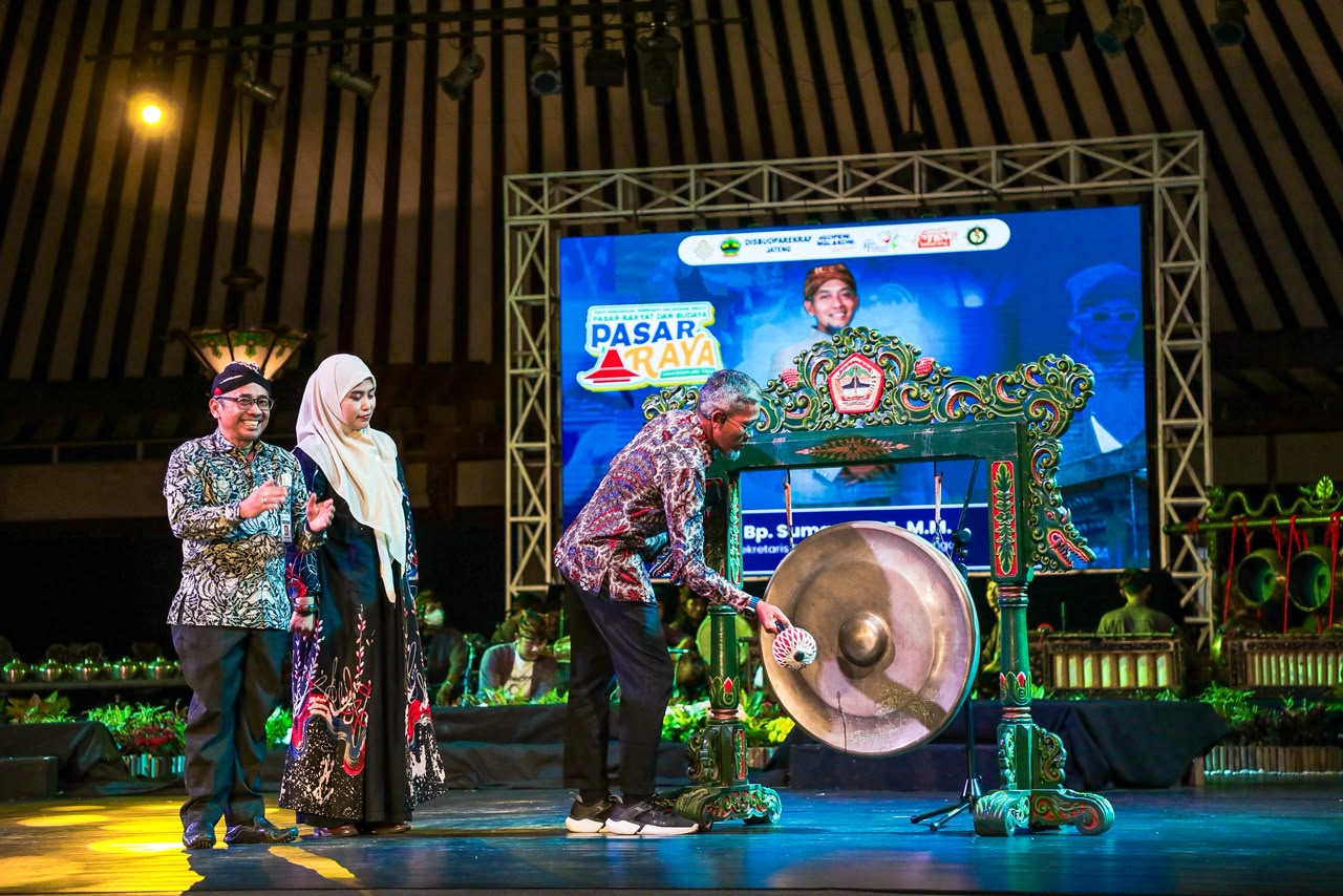 Meriah! Pasar Raya Jateng 2026 di Solo Suguhkan Ratusan Karya Seni Meriah! Pasar Raya Jateng 2026 di Solo Suguhkan Ratusan Karya Seni