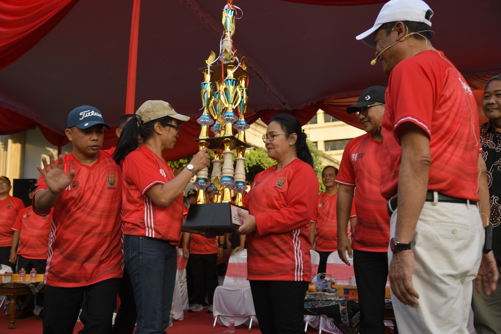 Buka Porwakos 2026, Wali Kota Ajak Warga Pererat Persaudaraan Lewat Olahraga Buka Porwakos 2026, Wali Kota Ajak Warga Pererat Persaudaraan Lewat Olahraga