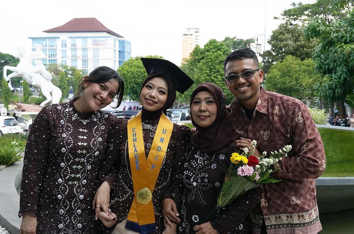 Wisuda Undip