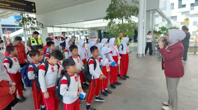 Peringati Hari Anak, Bandara Ahmad Yani Kenalkan Penerbangan ke Siswa SD