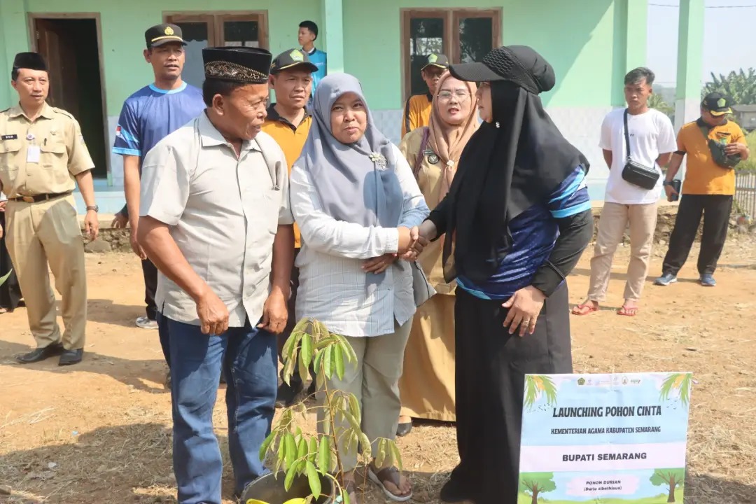 Syarat Unik Menikah di Semarang: Calon Pengantin Wajib Tanam Pohon Syarat Unik Menikah di Semarang: Calon Pengantin Wajib Tanam Pohon