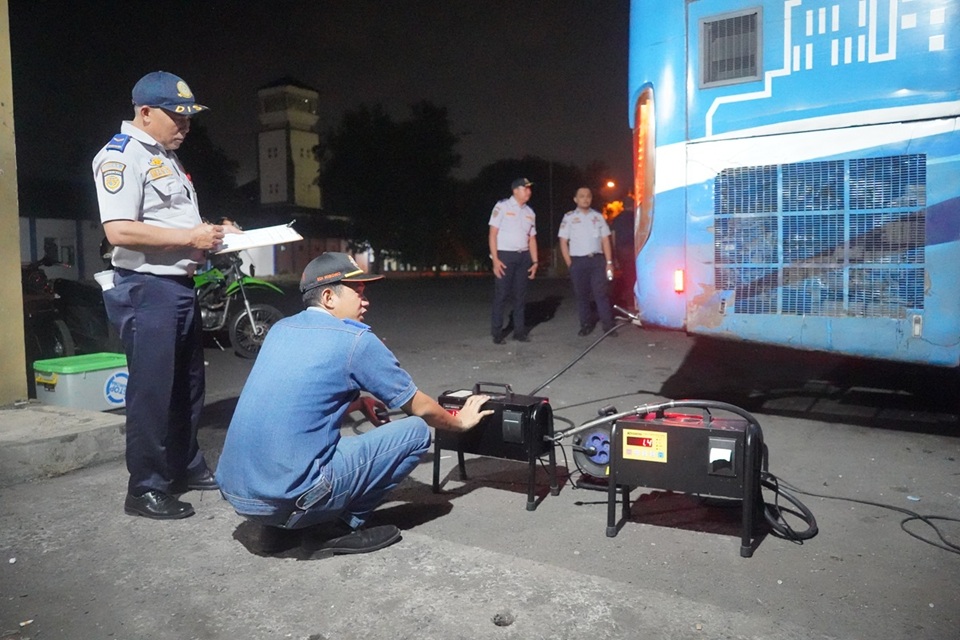 Trans Semarang Perketat Ram Check, Armada Koridor I Diperiksa pada Malam Hari Trans Semarang Perketat Ram Check, Armada Koridor I Diperiksa pada Malam Hari