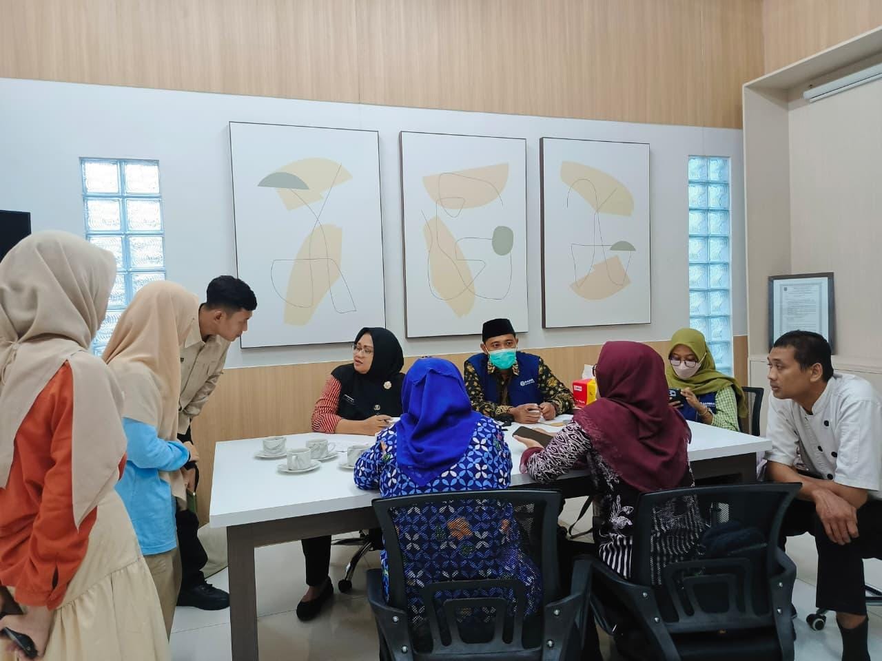 Dinkes Kota Semarang Tangani Dugaan Keracunan Pangan di SMK Negeri 6 Semarang Dinkes Kota Semarang Tangani Dugaan Keracunan Pangan di SMK Negeri 6 Semarang