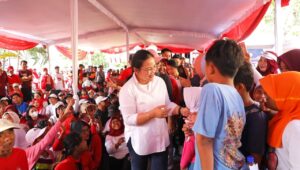 Agustina Tinjau Pemanfaatan Bantuan Rp25 Juta per RT saat Jalan Sehat di Muktiharjo