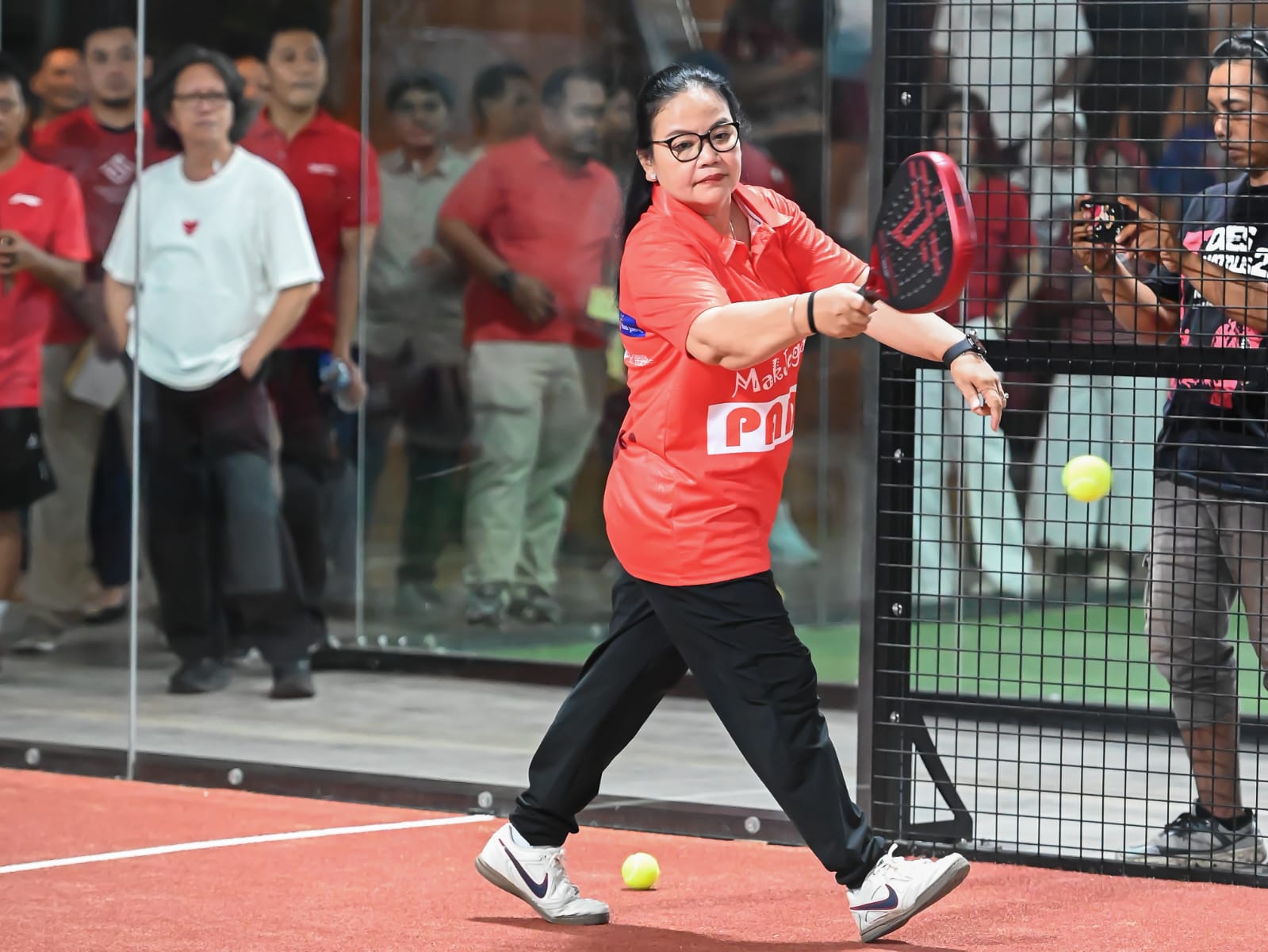 Sambut HUT Ke-81 RI, Wali Kota Semarang Agustina Salurkan 250 Paket Sembako Lewat Mak Jegagik Padel Sambut HUT Ke-81 RI, Wali Kota Semarang Agustina Salurkan 250 Paket Sembako Lewat Mak Jegagik Padel