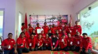 Koordinator Pelatih PMI Kota Semarang Dr Saiful Hadi MKom menyerahkan berkas workshop harmonisasi kurikulum kepada Kabid Relawan dan Penanngulangna Bencana Wiwit Rijanto, S.H., M.H Koordinator Pelatih PMI Kota Semarang Dr Saiful Hadi MKom menyerahkan berkas workshop harmonisasi kurikulum kepada Kabid Relawan dan Penanngulangna Bencana Wiwit Rijanto, S.H., M.H