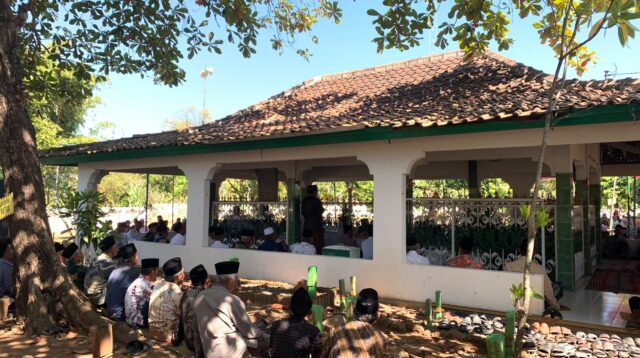 Semarakkan Haul ke-57 KH Rama’ Mas’ud, Mahasiswa KKN UIN Walisongo Posko 163 Wujudkan Tridharma