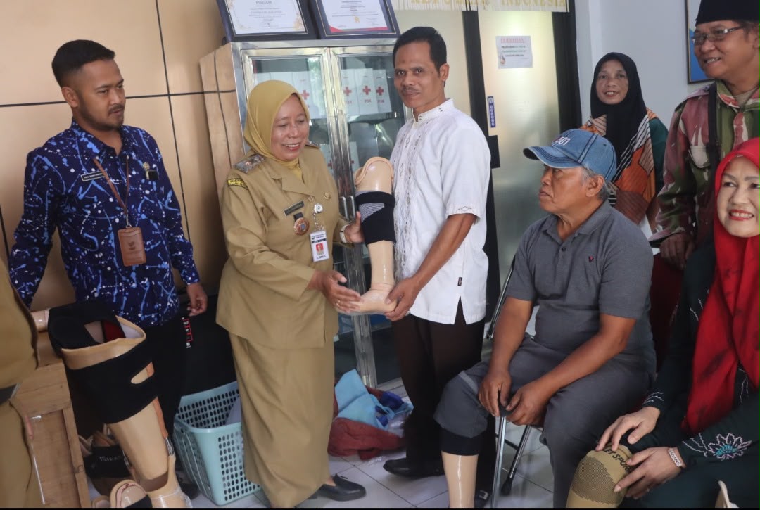 Dinsos Semarang Bagikan 15 Kaki Palsu untuk Korban Kecelakaan dan Disabilitas Dinsos Semarang Bagikan 15 Kaki Palsu untuk Korban Kecelakaan dan Disabilitas
