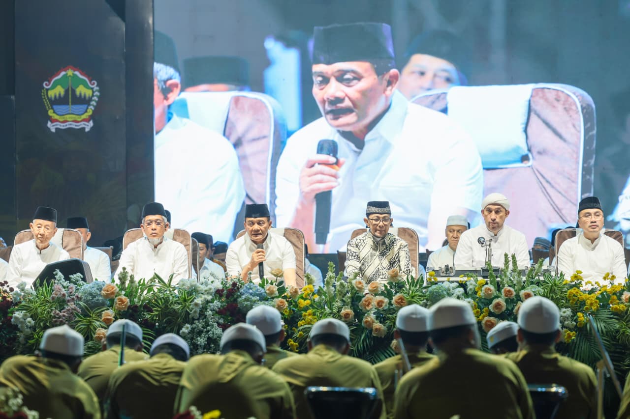 Ribuan Jemaah Jateng Bersholawat, Doakan Korban Bencana NTT hingga Kalimantan Ribuan Jemaah Jateng Bersholawat, Doakan Korban Bencana NTT hingga Kalimantan
