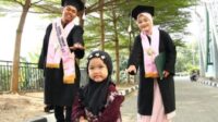 Dari Keterbatasan Ekonomi hingga Wisuda Bersama, Pasutri Ini Raih Gelar Doktor-Magister