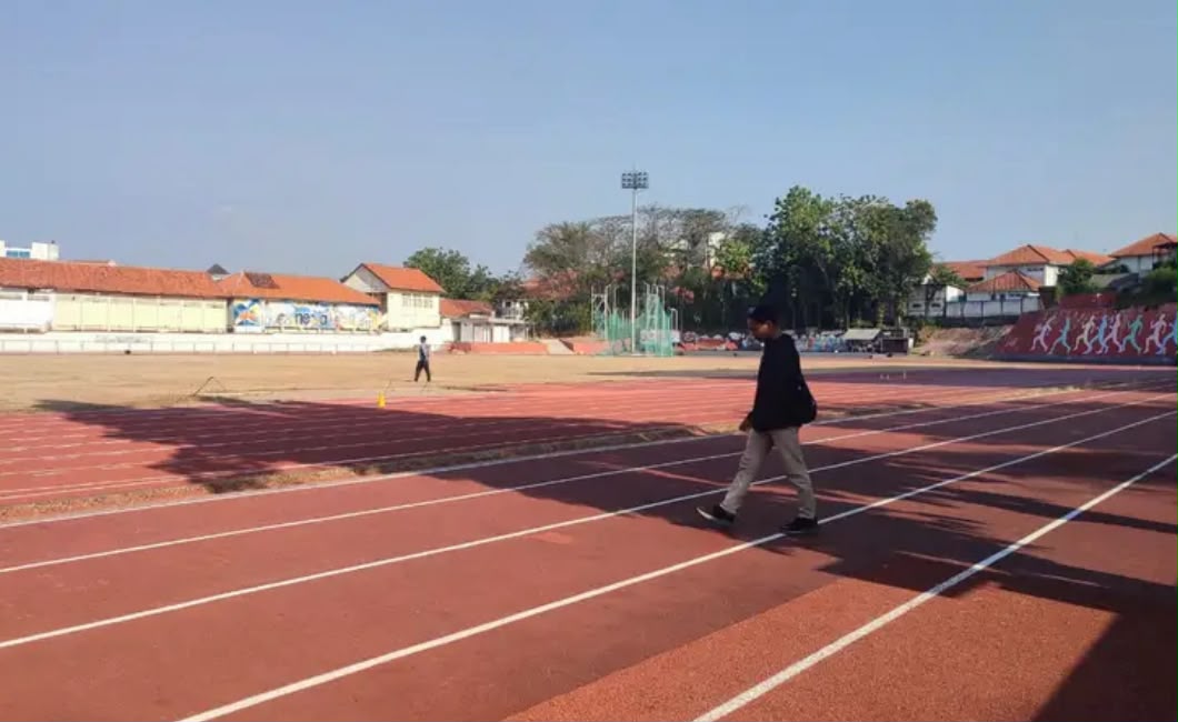 Lintasan Atletik TLJ Semarang Kembali Ditutup, Perbaikan Belum Selesai Lintasan Atletik TLJ Semarang Kembali Ditutup, Perbaikan Belum Selesai