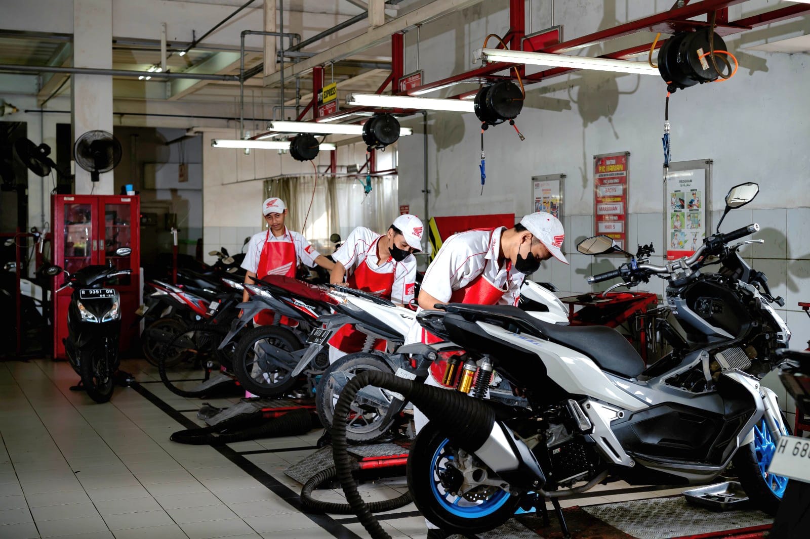 Honda Jateng Bagikan Tips Jaga Performa Motor dengan Perawatan Coolant dan Oli Honda Jateng Bagikan Tips Jaga Performa Motor dengan Perawatan Coolant dan Oli