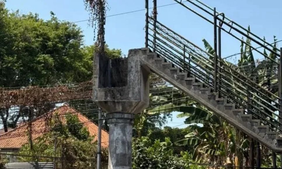 JPO di Semarang Rusak Parah, DPRD Desak Pemkot Segera Bertindak Sebelum Ada Korban JPO di Semarang Rusak Parah, DPRD Desak Pemkot Segera Bertindak Sebelum Ada Korban