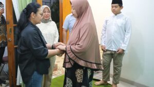 Takziah ke Rumah Duka, Wali Kota Agustina Dampingi Keluarga Korban Kebakaran