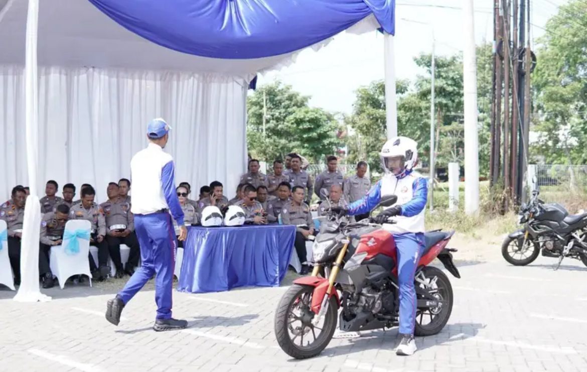 60 Personel Ditlantas Polda Jateng Ikuti Pelatihan Safety Riding Honda di Semarang 60 Personel Ditlantas Polda Jateng Ikuti Pelatihan Safety Riding Honda di Semarang