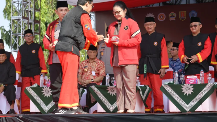 Wali Kota Agustina Dianugerahi Anggota Kehormatan Tapak Suci di Muktamar XVI Wali Kota Agustina Dianugerahi Anggota Kehormatan Tapak Suci di Muktamar XVI