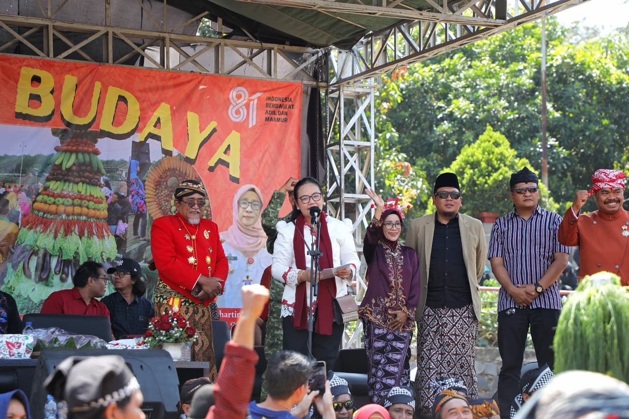 Wali Kota Semarang Agustina Larut dalam Semarak Budaya dan Kebersamaan Warga Wali Kota Semarang Agustina Larut dalam Semarak Budaya dan Kebersamaan Warga