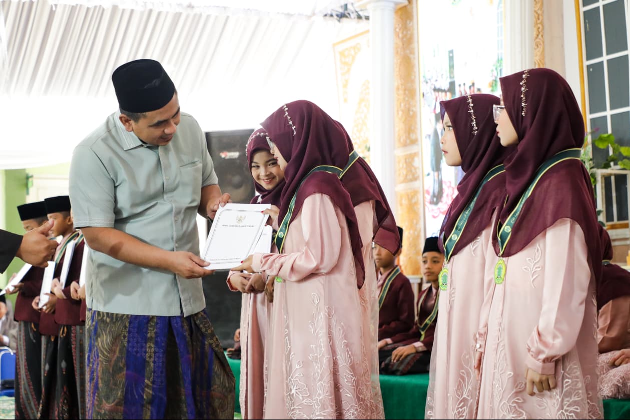 41 Anak Penghafal Al-Qur’an di Pati Terima Tali Asih dari Wagub Jateng Taj Yasin 41 Anak Penghafal Al-Qur’an di Pati Terima Tali Asih dari Wagub Jateng Taj Yasin