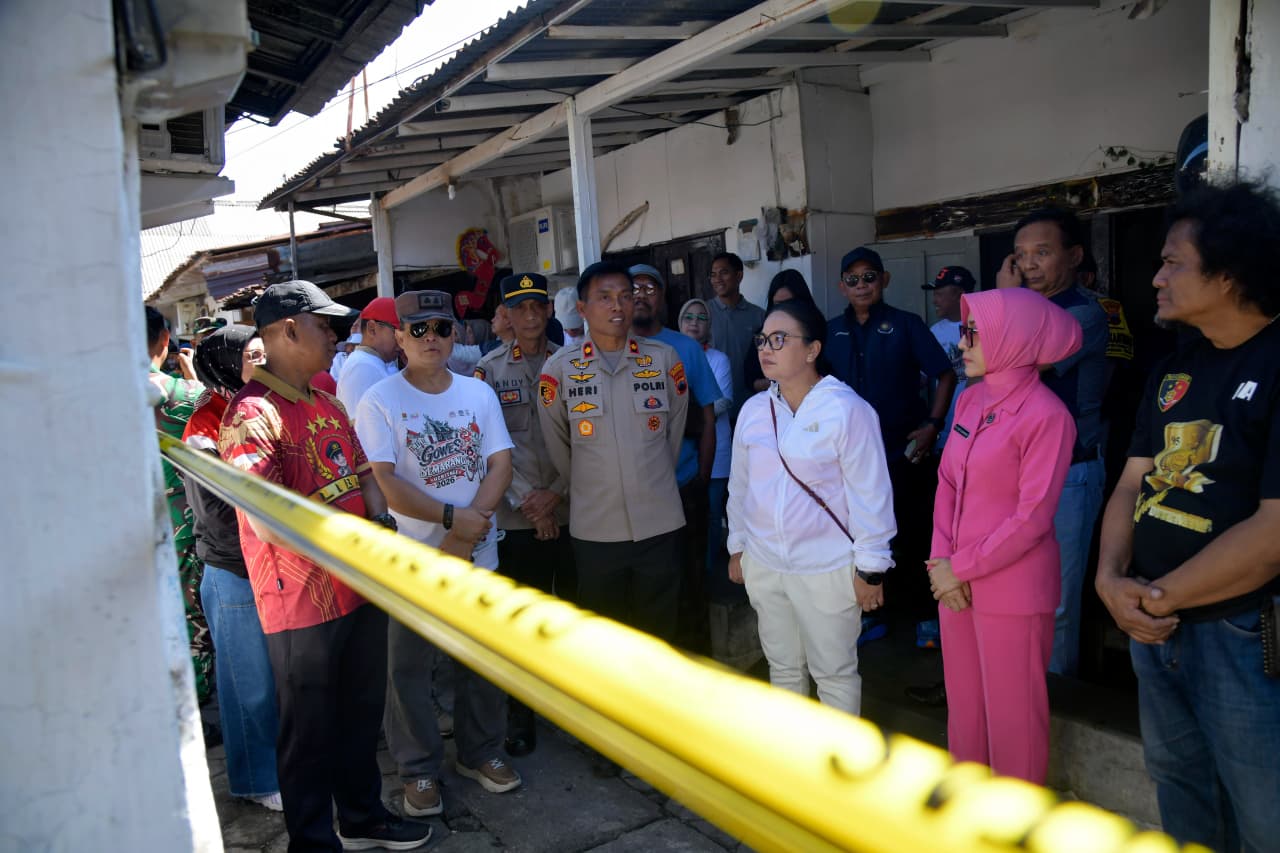 Pastikan Kebutuhan Dasar Terpenuhi, Agustina Dampingi Warga Terdampak Kebakaran Aspol Pastikan Kebutuhan Dasar Terpenuhi, Agustina Dampingi Warga Terdampak Kebakaran Aspol