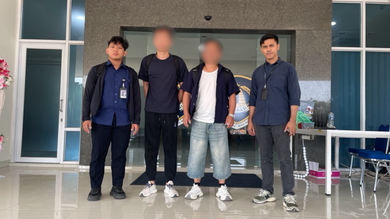 Imigrasi Semarang Deportasi Dua WN Tiongkok karena Menyalahgunakan Izin Tinggal