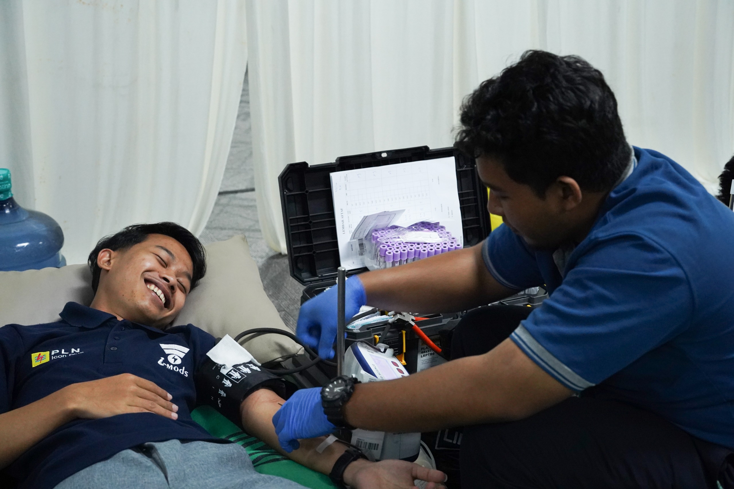 PLN Icon Plus Tumbuhkan Semangat Kemanusiaan lewat Aksi Donor Darah di Semarang PLN Icon Plus Tumbuhkan Semangat Kemanusiaan lewat Aksi Donor Darah di Semarang