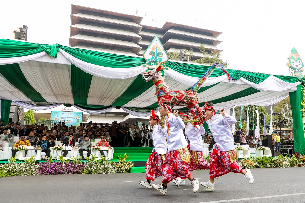 Pawai Ta'aruf MTQ Nasional XXXI di Semarang Jadi Panggung Keragaman Budaya Nusantara Pawai Ta'aruf MTQ Nasional XXXI di Semarang Jadi Panggung Keragaman Budaya Nusantara