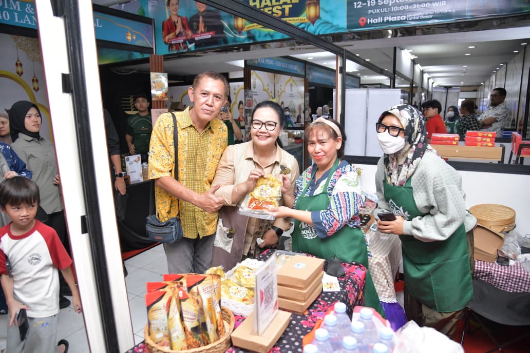 MTQ Nasional XXXI Jadi Etalase UMKM Lokal, Agustina Wilujeng Buka Semarang Halal Fest MTQ Nasional XXXI Jadi Etalase UMKM Lokal, Agustina Wilujeng Buka Semarang Halal Fest