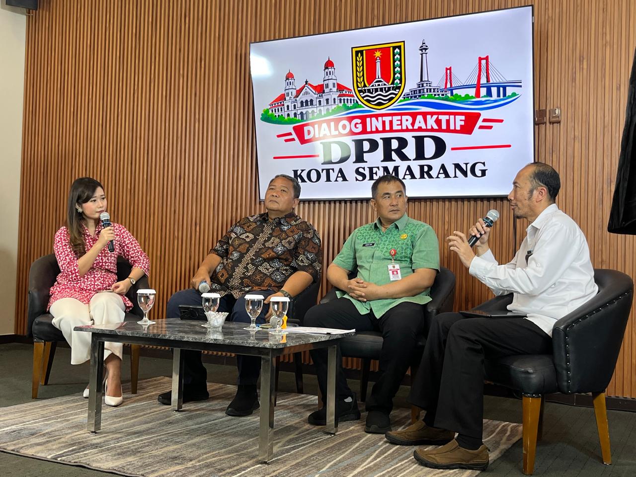 DPRD Semarang Sebut Desil Bansos Bisa Diubah, Warga Diminta Pahami 39 Variabel DPRD Semarang Sebut Desil Bansos Bisa Diubah, Warga Diminta Pahami 39 Variabel