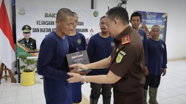 Peduli Warga Binaan, Kejati Jateng dan IAD Gelar Bakti Sosial di Nusakambangan