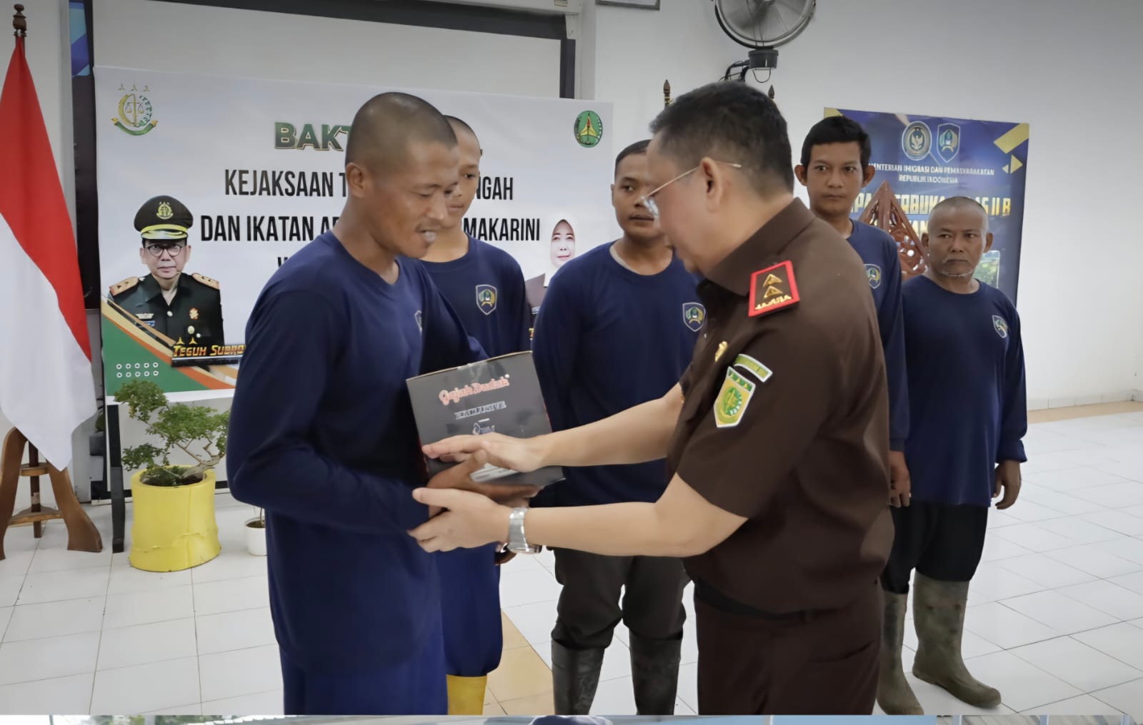 Peduli Warga Binaan, Kejati Jateng dan IAD Gelar Bakti Sosial di Nusakambangan Peduli Warga Binaan, Kejati Jateng dan IAD Gelar Bakti Sosial di Nusakambangan