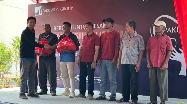 Pakuwon Mall Semarang Bagikan 750 Paket Sembako untuk Warga Tinjomoyo
