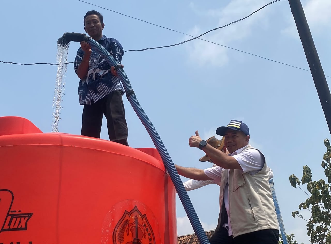USM Salurkan Bantuan Toren dan 136 Ribu Liter Air untuk Warga Terdampak Kekeringan USM Salurkan Bantuan Toren dan 136 Ribu Liter Air untuk Warga Terdampak Kekeringan